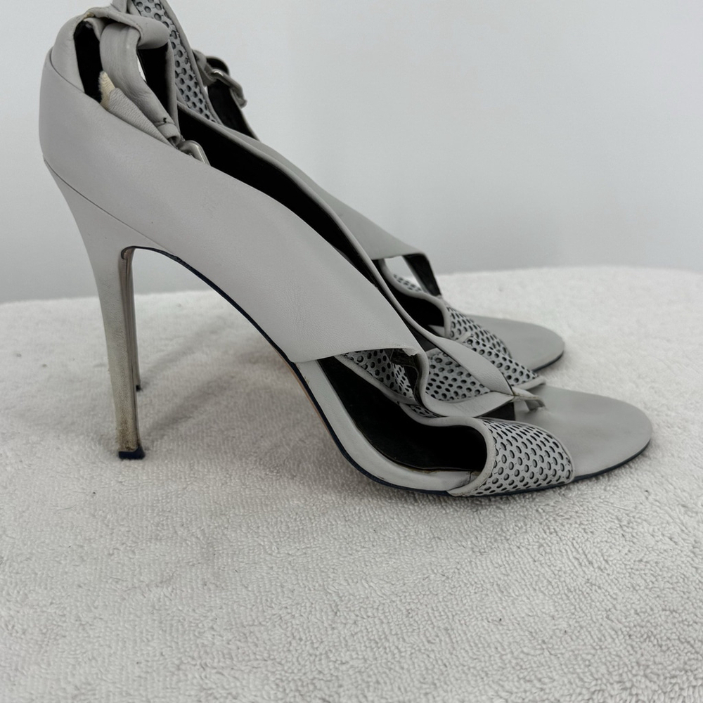 L.A.M.B. BY GWEN STEFANI Beverlee Gray Women's Stiletto Sandal Shoe Size 10
